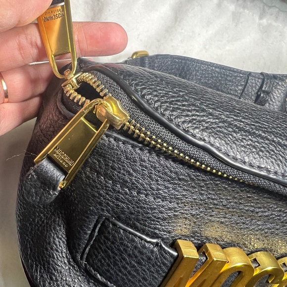 Moschino Elegant Black and Gold Handbag - Picture 6 of 14